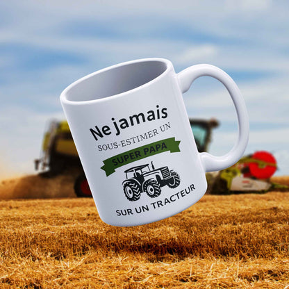 Mug "Ne jamais sous-estimer un papa sur un tracteur"